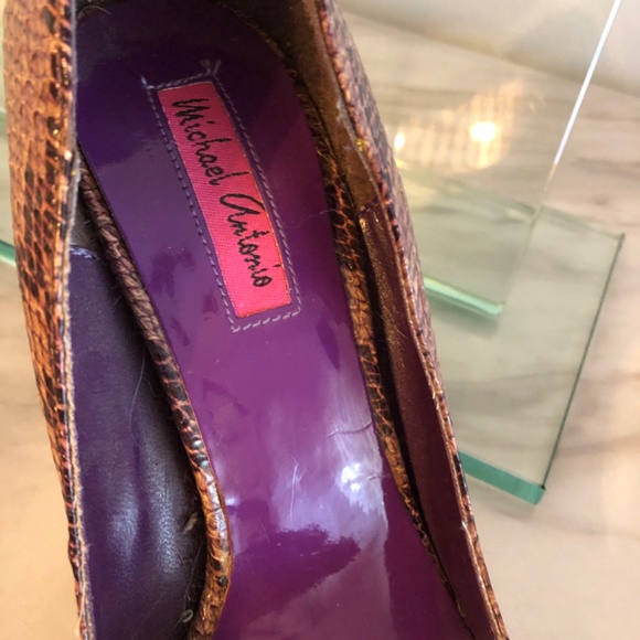 Y2K dark purple/plum snakeskin pattern stiletto heels. Size 9 - Picture 5 of 9